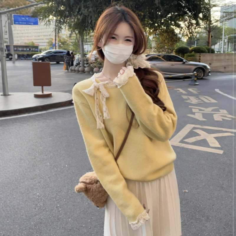 Свитер от Arctic fleece, кръгло деколте, дълги ръкави, свободна кройка, едноцветен модел