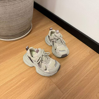 Dječje tenisice dad shoes – lagane; protivklizne; gornji dio od super vlakna; Velcro zatvaranje; gumeni đon