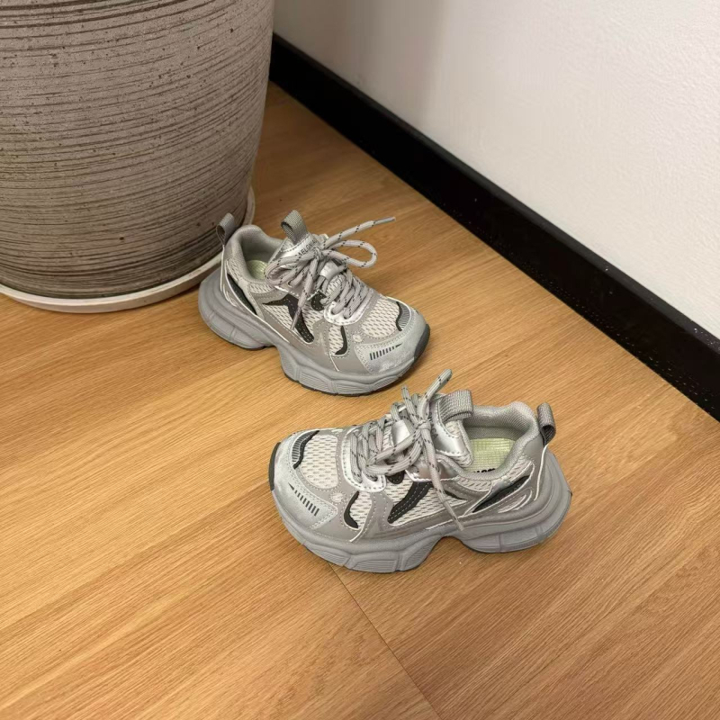 Dječje tenisice dad shoes – lagane; protivklizne; gornji dio od super vlakna; Velcro zatvaranje; gumeni đon