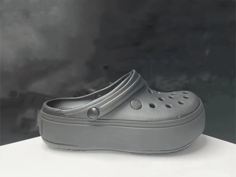 Női lyukacsos cipő – Vastag talp a magasságért, csúszásmentes, könnyű és légáteresztő strandcipő