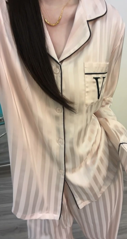 Pajamski set Ice Silk s prugama za parove, dva dijela, ultra-tanki poliester 95–100%, rever ovratnik, dugi rukavi