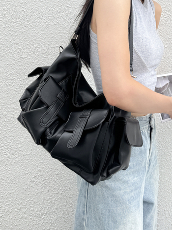 Geantă crossbody cu design cu mai multe buzunare și capacitate mare, material PU, formă orizontală pătrată, închidere cu fermoar, căptușeală poliester, buzunar ascuns cu fermoar.