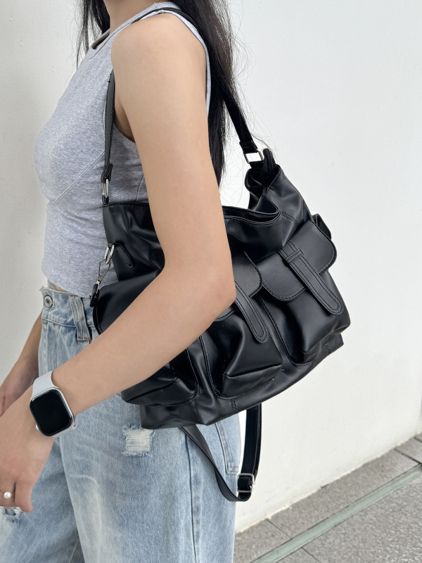 Geantă crossbody cu design cu mai multe buzunare și capacitate mare, material PU, formă orizontală pătrată, închidere cu fermoar, căptușeală poliester, buzunar ascuns cu fermoar.