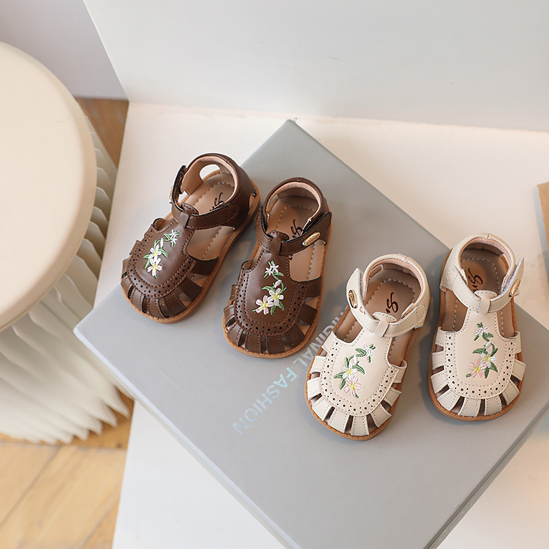 Sandale prințesă pentru fetițe, model floral, partea superioară din piele Ultrafilm, închidere Velcro, talpă din cauciuc