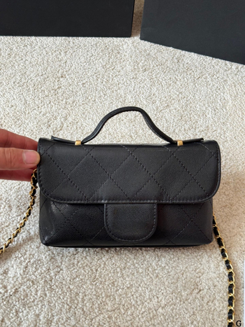 Geantă din piele de vacă cu quilt — geantă de umăr în stil urban minimalist, închidere cu capac, buzunar intern cu fermoar, curea simplă