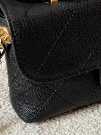 Geantă din piele de vacă cu quilt — geantă de umăr în stil urban minimalist, închidere cu capac, buzunar intern cu fermoar, curea simplă