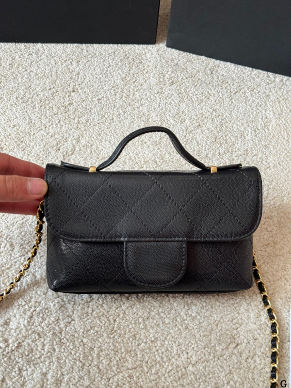 Geantă din piele de vacă cu quilt — geantă de umăr în stil urban minimalist, închidere cu capac, buzunar intern cu fermoar, curea simplă