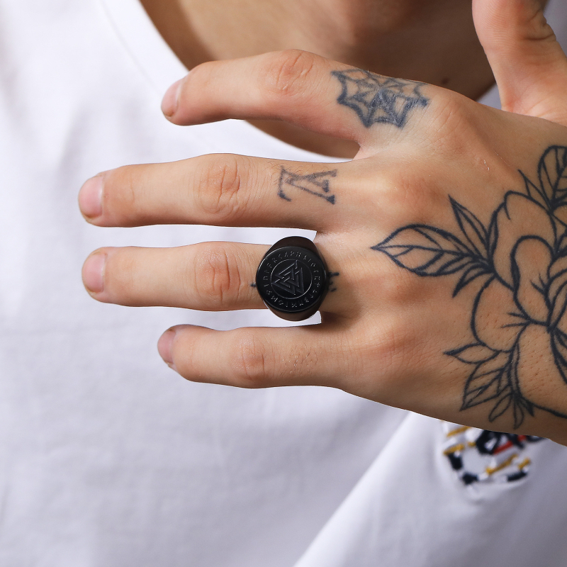 Inel din oțel de titan, design geometric, nod triunghiular, runa Luen Rune