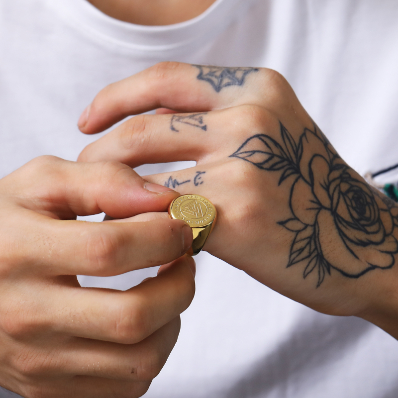 Inel din oțel de titan, design geometric, nod triunghiular, runa Luen Rune