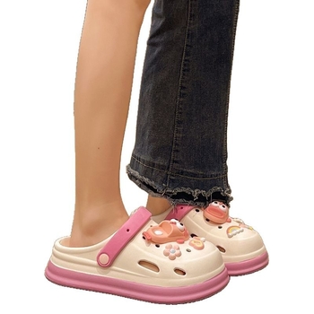 Női Crocs-stílusú papucs Cartoon dizájnnal, Baotou stílus a mindennapi pihenéshez, PVC felsőrész és talp, 3–5 cm talpmagasság, nyár 2025 megjelenés