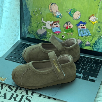 Dječje retro Mary Jane tenisice - gornji dio od praveg semiša, nizak profil, Velcro zatvaranje, gumena potplat, prozračne, protuklizne, otporne