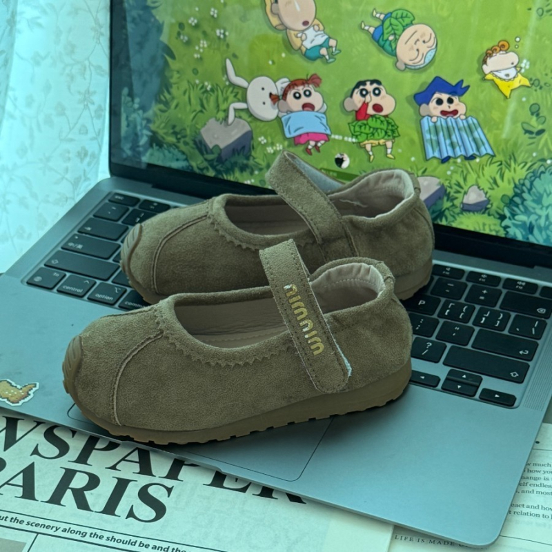 Dječje retro Mary Jane tenisice - gornji dio od praveg semiša, nizak profil, Velcro zatvaranje, gumena potplat, prozračne, protuklizne, otporne