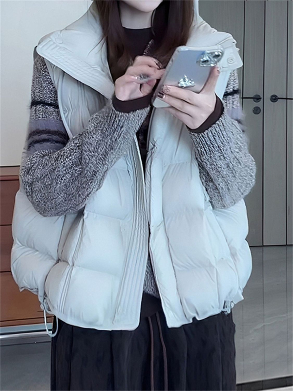 Vesta fără mâneci cu guler înalt, fermoar, umplutură din bumbac, material poliester, lungime standard