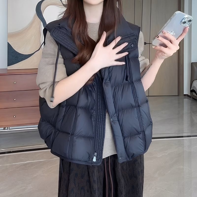 Vesta fără mâneci cu guler înalt, fermoar, umplutură din bumbac, material poliester, lungime standard