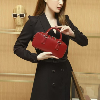 Qixuan PU váll-crossbody táska – nagy kapacitású, vízszintes négyszög alakú, cipzáras nyitás, belső cipzáras zseb, anyaga PU