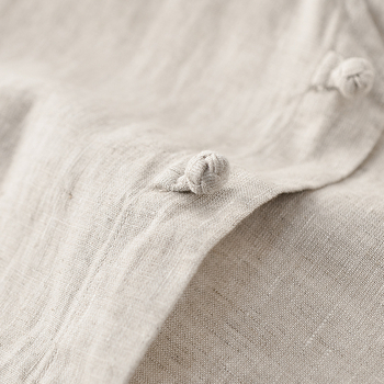 Férfi lenvért retro csattal, kerek nyakkal, laza szabású, elöl egyrészes gombos záródás.