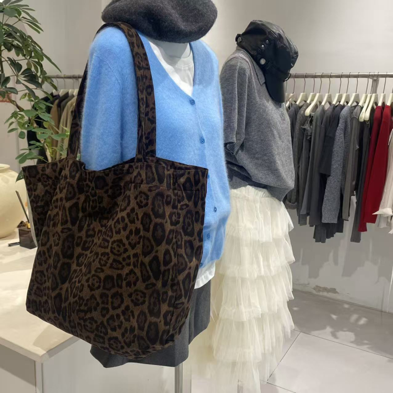 Torba Tote – velur, leopard uzorak, unisex stil, Zima 2025, za svakodnevnu upotrebu