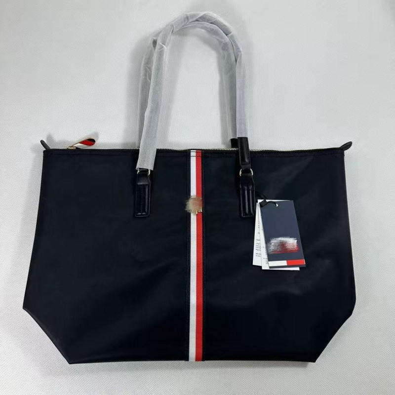 N nylon ženska tote torba preko ramena sa zatvaračem, bez podstavka, laminirana unutarnja pretinac, trodimenzionalni vanjski dizajn, horizontalni kvadratni oblik, pogodna za rekreacijska putovanja