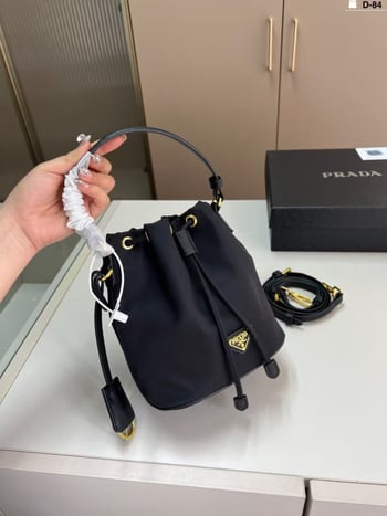 Τσαντα bucket από καμβά, κυλινδρικού σχήματος, άνοιγμα με κορδόνι, εσωτερική θήκη με φερμουάρ, αστικός μινιμαλισμός