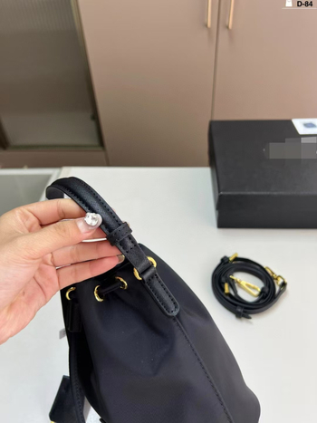 Τσαντα bucket από καμβά, κυλινδρικού σχήματος, άνοιγμα με κορδόνι, εσωτερική θήκη με φερμουάρ, αστικός μινιμαλισμός