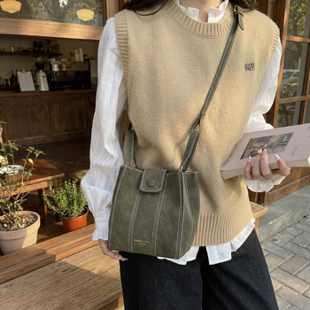 Unisex bucket bag od PU-a, magnetno zatvaranje, džep za telefon, oblik košare