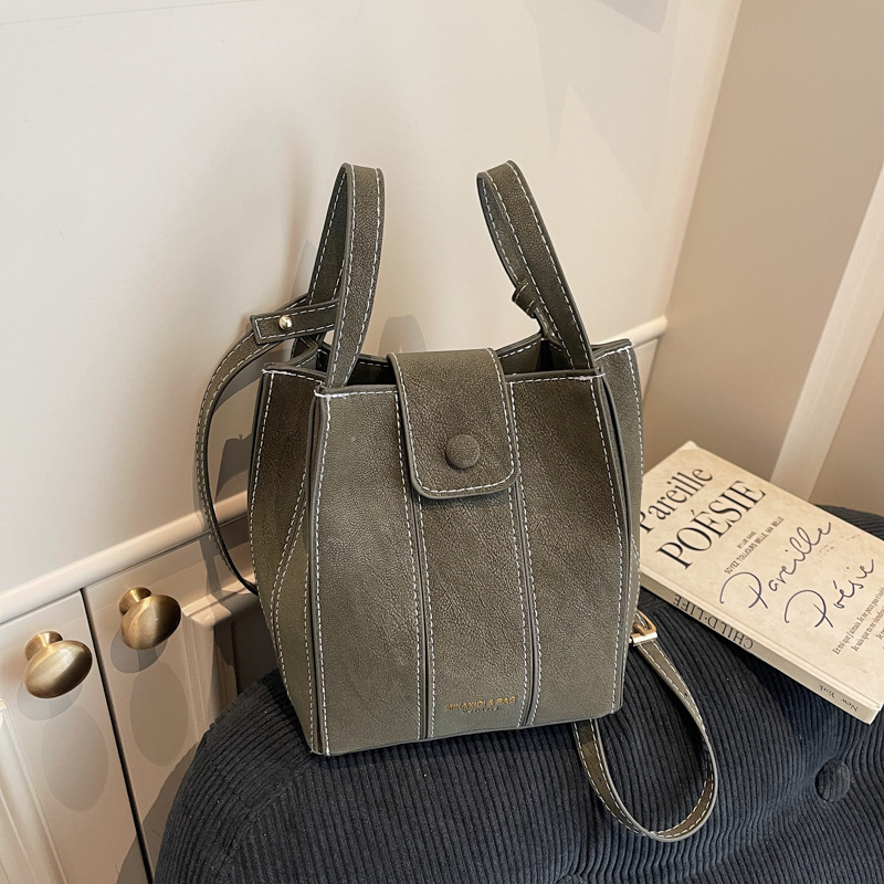 Unisex bucket bag od PU-a, magnetno zatvaranje, džep za telefon, oblik košare