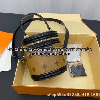 Γυναικεία κυλινδρική τσάντα bucket με mini print, PVC, επένδυση πολυεστέρα, κλείσιμο με φερμουάρ, εσωτερικό διαμέρισμα με φερμουάρ και θήκη για κινητό