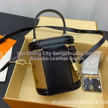 Γυναικεία κυλινδρική τσάντα bucket με mini print, PVC, επένδυση πολυεστέρα, κλείσιμο με φερμουάρ, εσωτερικό διαμέρισμα με φερμουάρ και θήκη για κινητό