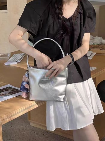 Τσάντα bucket με κέντημα από PU, συμπαγής αστικός σχεδιασμός, με μια ιμάνκα, μαλακό εσωτερικό και θήκη για κινητό, μαγνητικό κλείσιμο