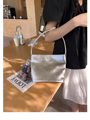 Τσάντα bucket με κέντημα από PU, συμπαγής αστικός σχεδιασμός, με μια ιμάνκα, μαλακό εσωτερικό και θήκη για κινητό, μαγνητικό κλείσιμο