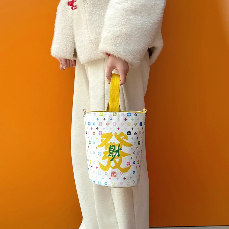 Dongmei bucket bag — platno, magnetska kopča, proljeće 2025
