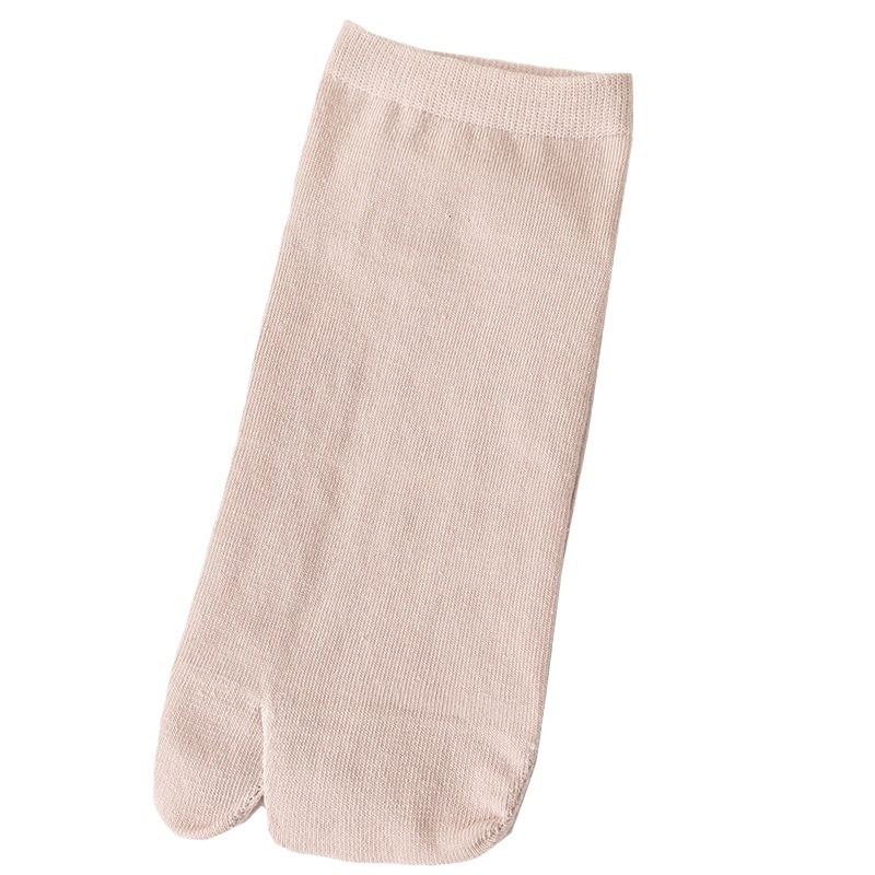 Nőknek szánt ötfujjú pamut zokni, légáteresztő, szagellenálló, izzadságot felszívó, csúszásmentes (70–80% pamut; egyszálas varrás; nyár 2024)