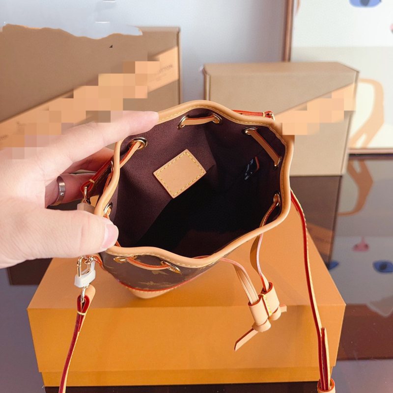 Bucket torba od kože prvog sloja goveda, unisex stil, zatvaranje šnurovanjem, bucket oblik, poliester podstava