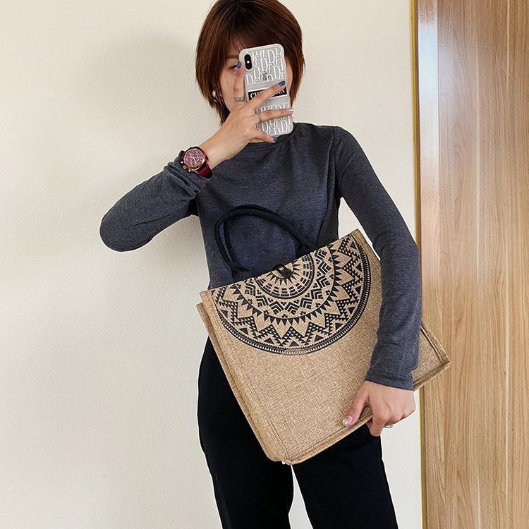 Pamut– és lenanyagú bucket táska, utcai stílus, vízszintes négyszög alakú, belső bélés nélküli, nyitott felső, belső cipzáras zseb, dupla vállpánt, mindennapi használatra