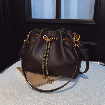 Victoria PU κυλινδρική τσάντα crossbody, αστικός μινιμαλισμός, εσωτερική θήκη και μονός ιμάντας, άνοιξη 2025