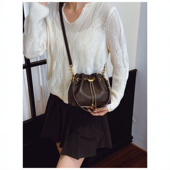 Victoria PU κυλινδρική τσάντα crossbody, αστικός μινιμαλισμός, εσωτερική θήκη και μονός ιμάντας, άνοιξη 2025