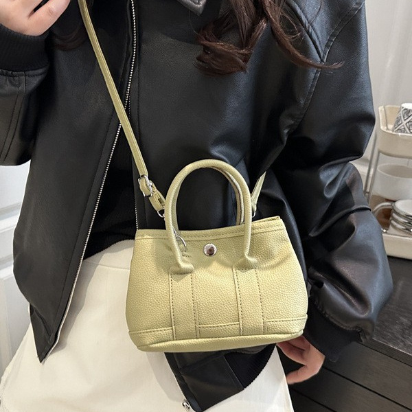 Τσάντα τύπου κουβά με μαγνητικό κούμπωμα, υλικό ultrafiber, επένδυση πολυεστέρα, εσωτερικός θήκη εγγράφων, street-trend στυλ