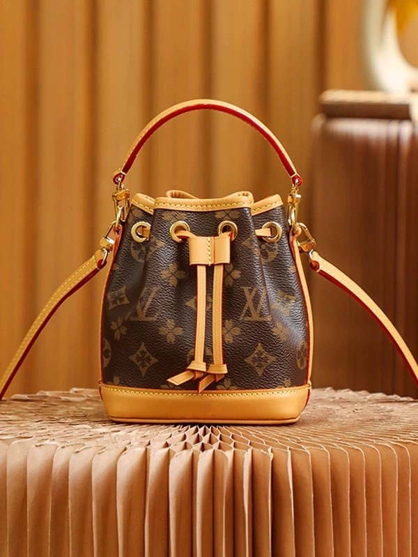 Τσάντα τύπου κουβά από γνήσιο δέρμα με κορδόνι κλεισίματος, καμβάς επένδυση, αστικός μινιμαλισμός