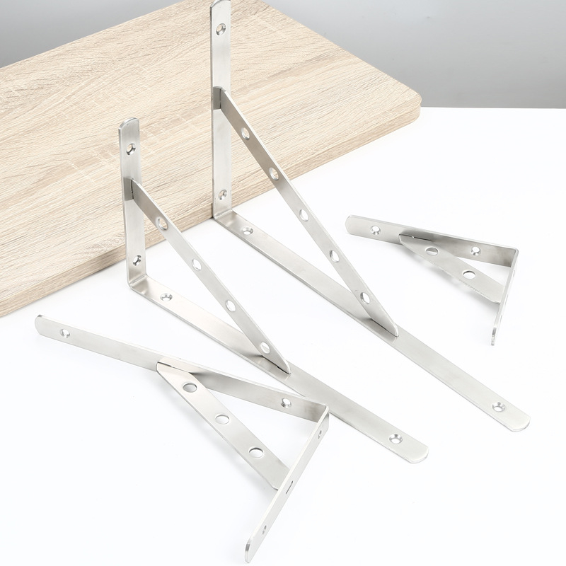 Rozsdamentes acél háromszög tartó falra szerelhető tárolópolcra, csiszolt felülettel, modern letisztult stílusban