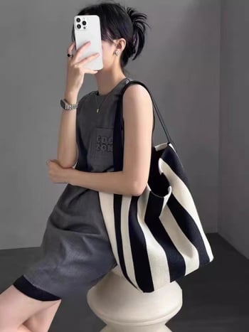 Τσάντα-κούβα από καμβά με ρίγες (Αστικό μινιμαλιστικό στυλ, καμβάς, κάθετο ορθογώνιο σχήμα, άνοιγμα στην κορυφή, εσωτερική θήκη με φερμουάρ)