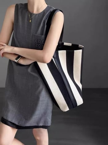 Τσάντα-κούβα από καμβά με ρίγες (Αστικό μινιμαλιστικό στυλ, καμβάς, κάθετο ορθογώνιο σχήμα, άνοιγμα στην κορυφή, εσωτερική θήκη με φερμουάρ)