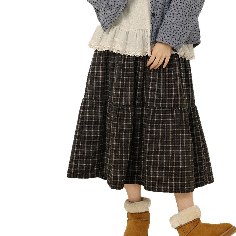 Dlhá sukňa A‑tvaru, s vysokým pásom, z kockovanej bavlny a ľanu