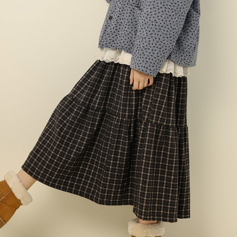 Dlhá sukňa A‑tvaru, s vysokým pásom, z kockovanej bavlny a ľanu