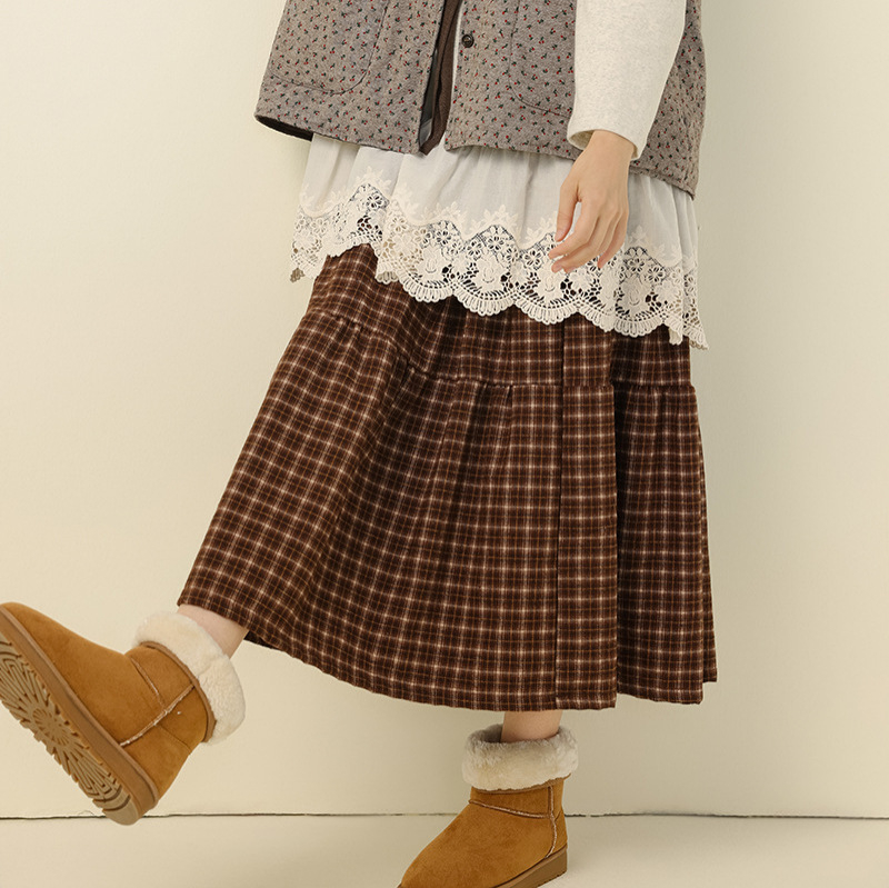 Dlhá sukňa A‑tvaru, s vysokým pásom, z kockovanej bavlny a ľanu