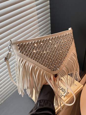 Crossbody torba u street fashion stilu, PU materijal, horizontalni četvrtasti oblik, otvaranje zatvaračem, unutarnja džep sa zatvaračem