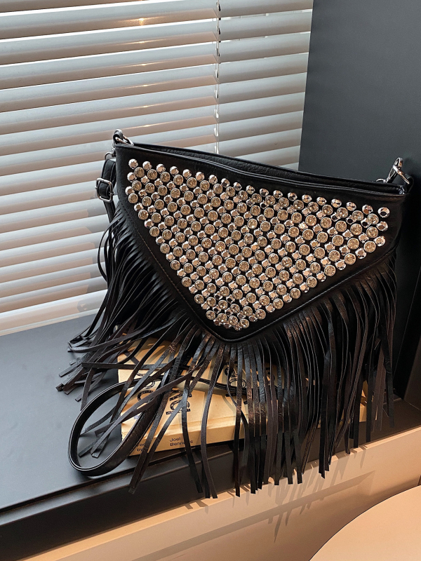 Crossbody torba u street fashion stilu, PU materijal, horizontalni četvrtasti oblik, otvaranje zatvaračem, unutarnja džep sa zatvaračem