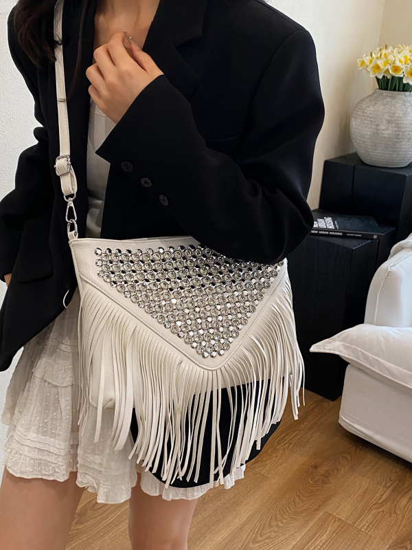 Crossbody torba u street fashion stilu, PU materijal, horizontalni četvrtasti oblik, otvaranje zatvaračem, unutarnja džep sa zatvaračem