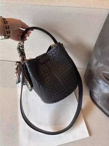 Női PU anyagú kosár-stílusú táska, városi minimalist stílus, poliészter belső, mágneses zárás, tavasz 2025