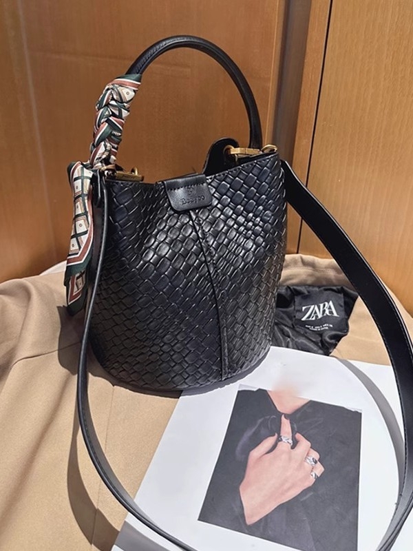 Női PU anyagú kosár-stílusú táska, városi minimalist stílus, poliészter belső, mágneses zárás, tavasz 2025