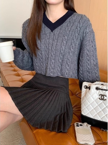 Fustă mini plisată în linie A, din lână cu elastan, elasticitate medie, toamnă 2025